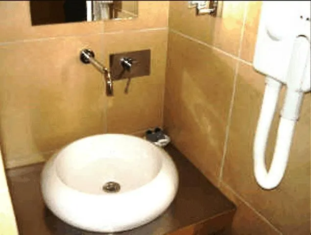 安格立酒店 * 格雷韦纳